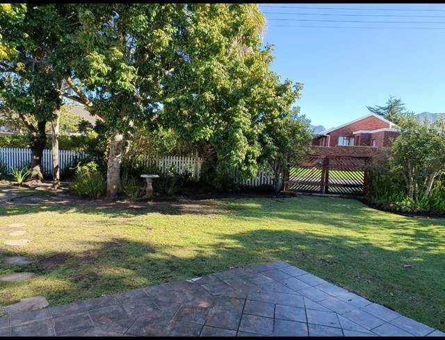 5 BEDROOM HOUSE FOR SALE IN DENNE-OORD